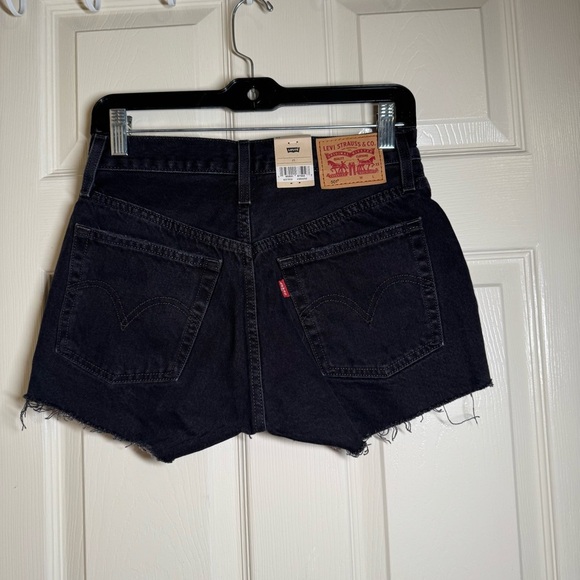 Levi's Women's Black Ripped Jean Denim Shorts Size 25 NWT - Picture 2 of 9